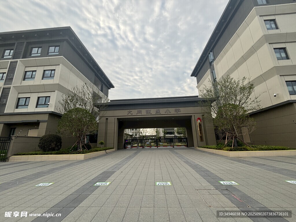 現(xiàn)代風(fēng)格建筑入口景觀