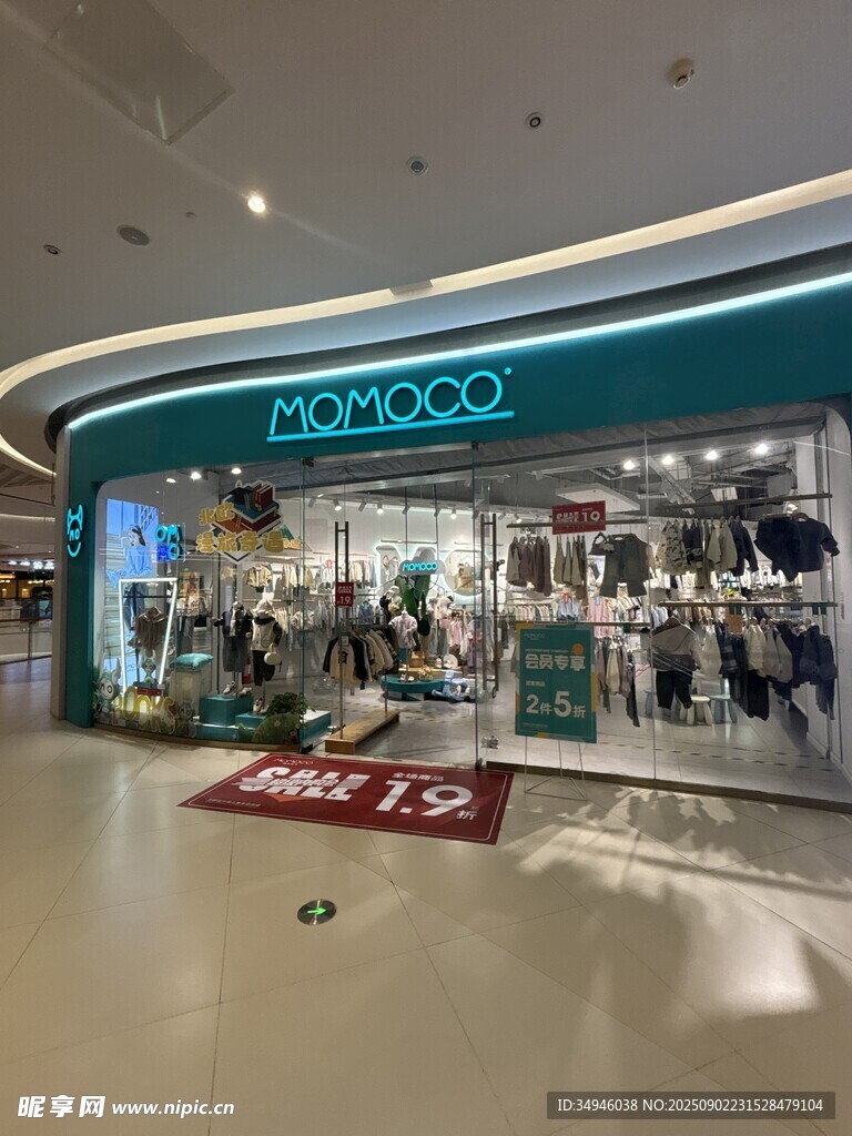 時尚鞋店內(nèi)部陳列展示