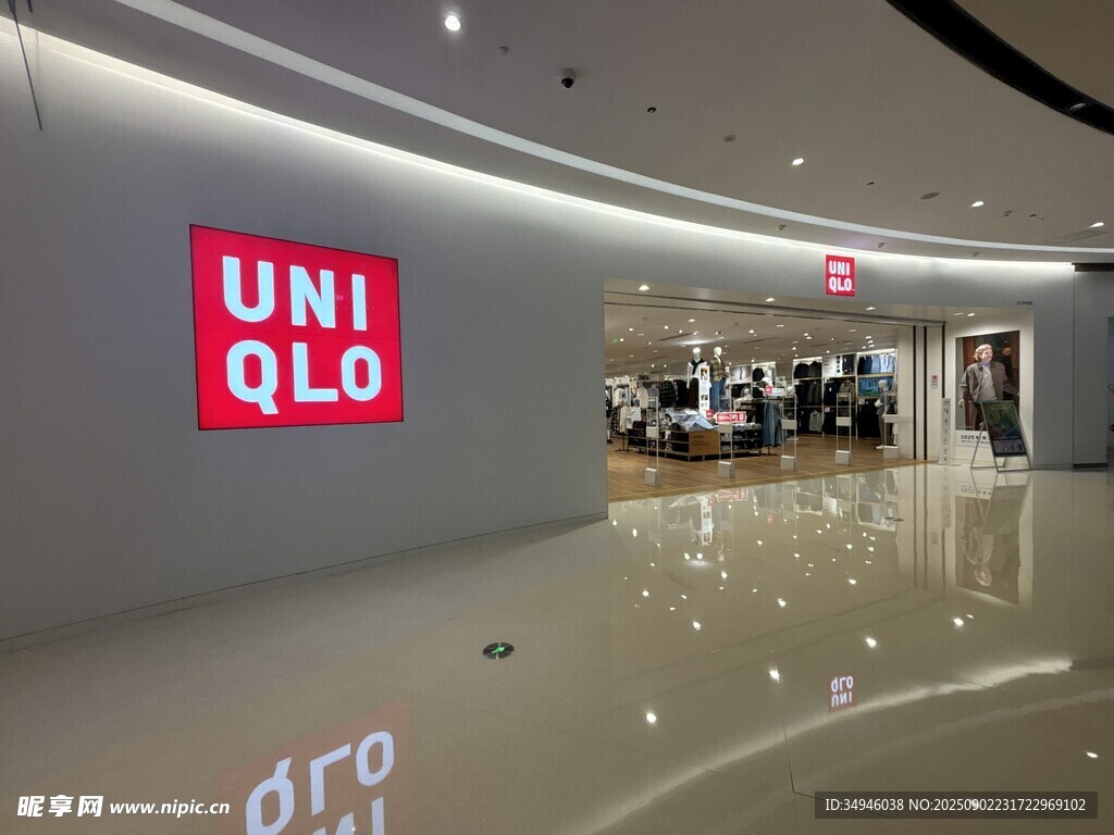 優(yōu)衣庫店內(nèi)場景展示