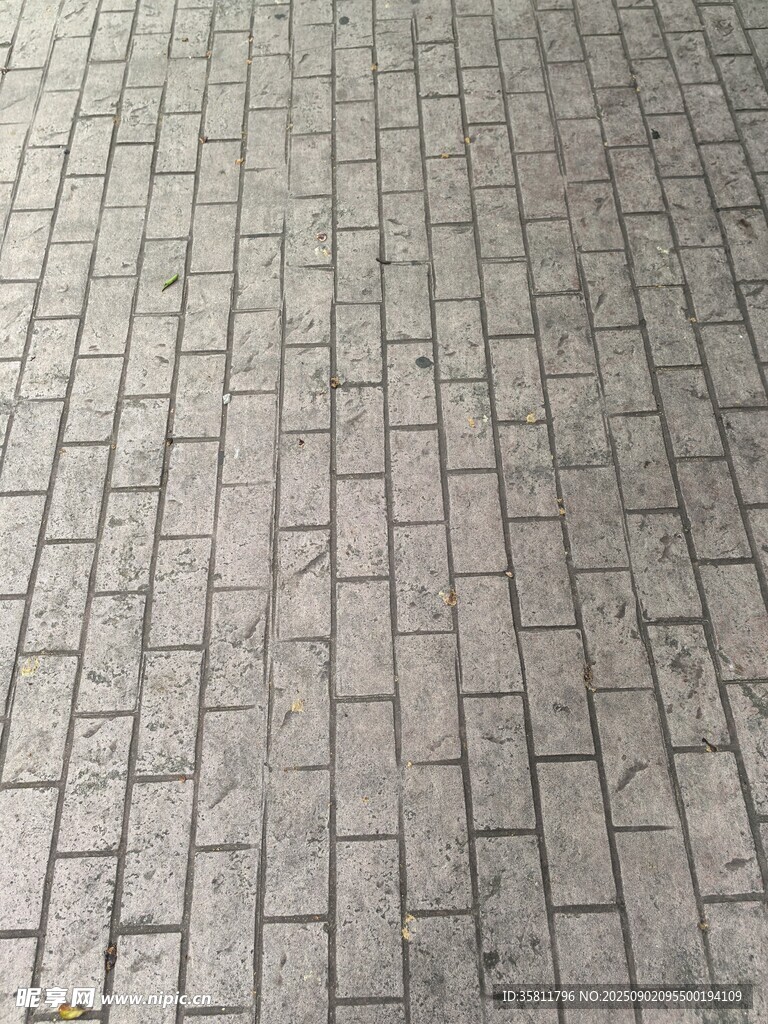 灰色磚塊鋪就的地面紋理