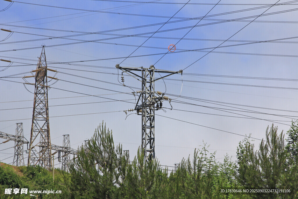 戶外高壓輸電塔景觀