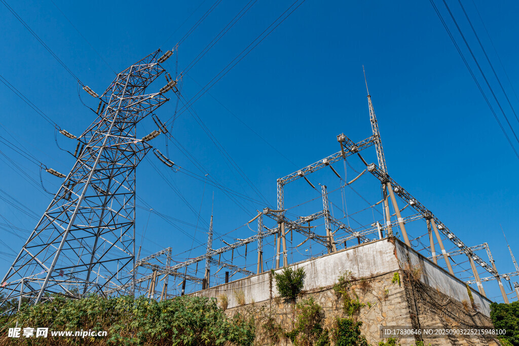 高壓輸電塔與變電站景觀