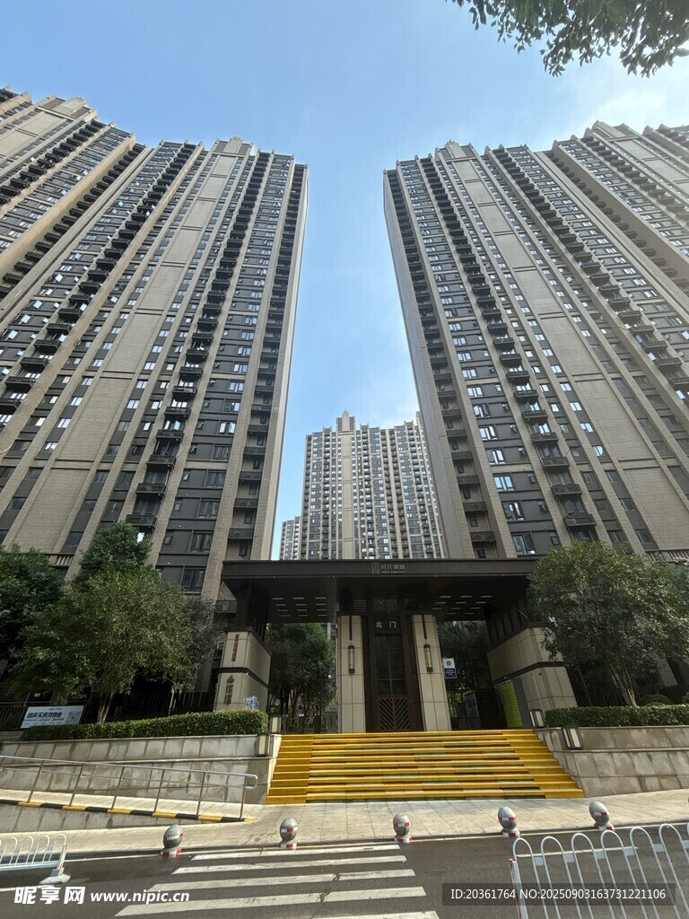 現(xiàn)代高層住宅小區(qū)入口