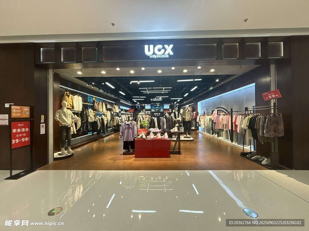 時(shí)尚女裝店內(nèi)部陳列展示
