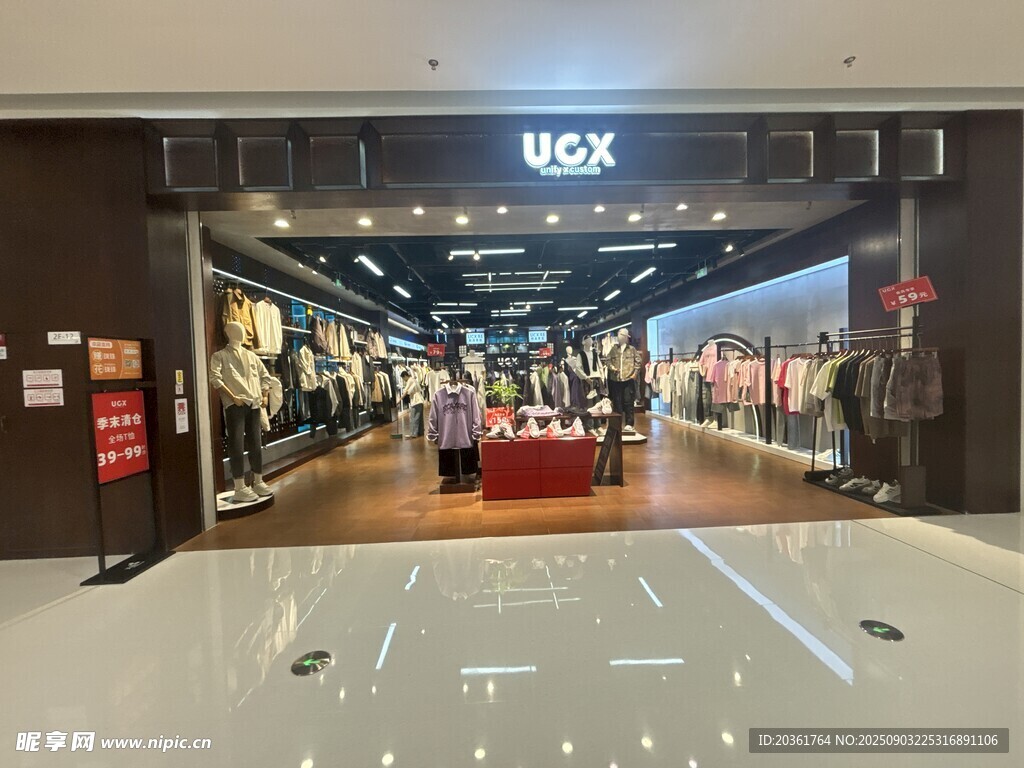 時(shí)尚服飾店鋪內(nèi)景展示