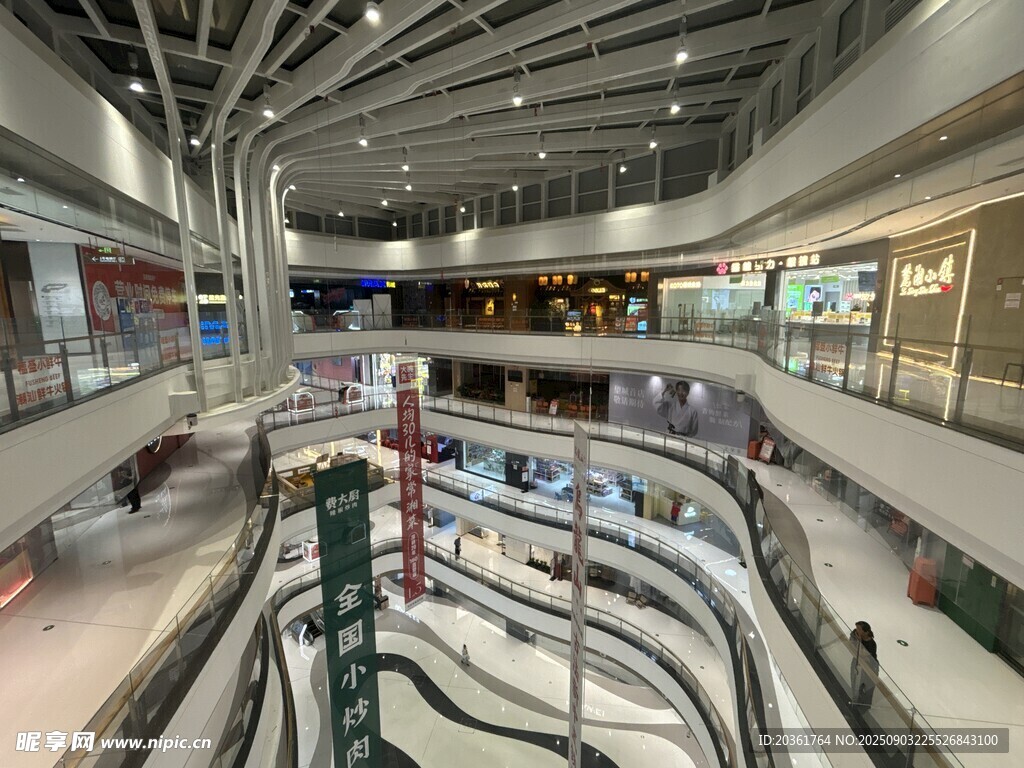 現(xiàn)代商場內(nèi)部空間景觀