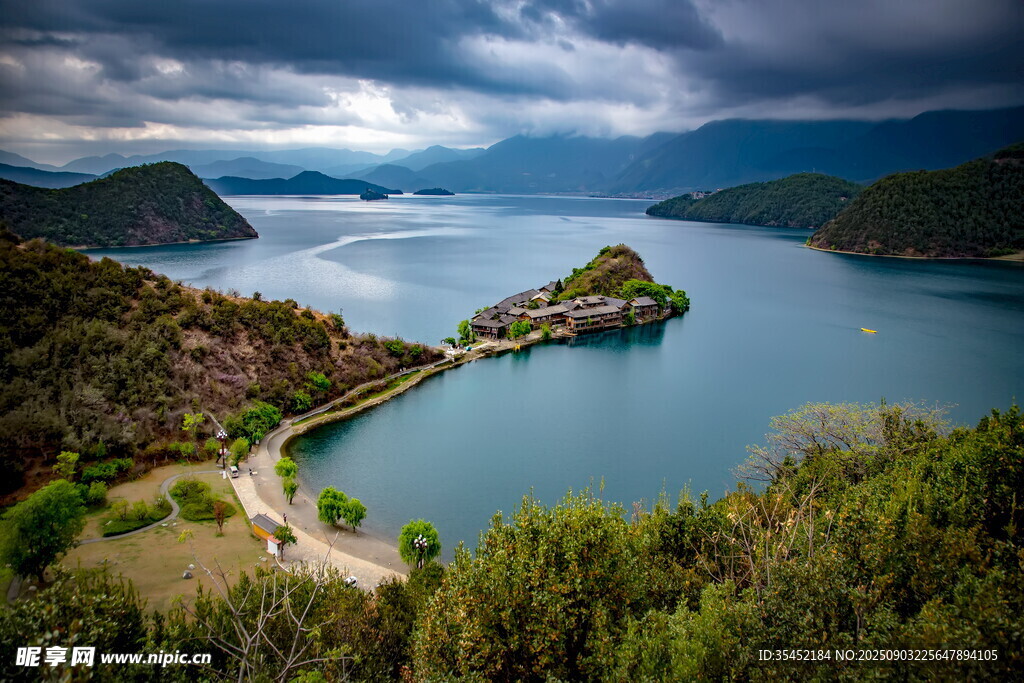 湖畔美景