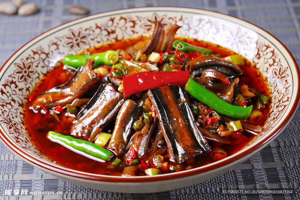 香辣美味的特色涼拌鱔魚