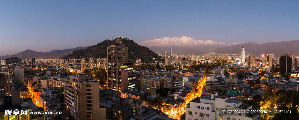 城市夜景與遠(yuǎn)山風(fēng)光