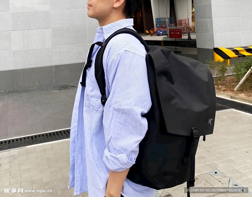 休閑的男孩