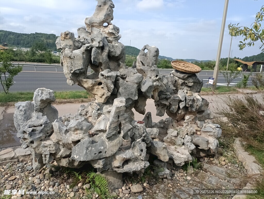 造型獨(dú)特的景觀石