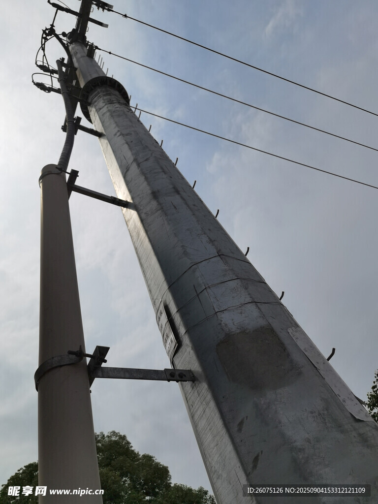高聳電力塔