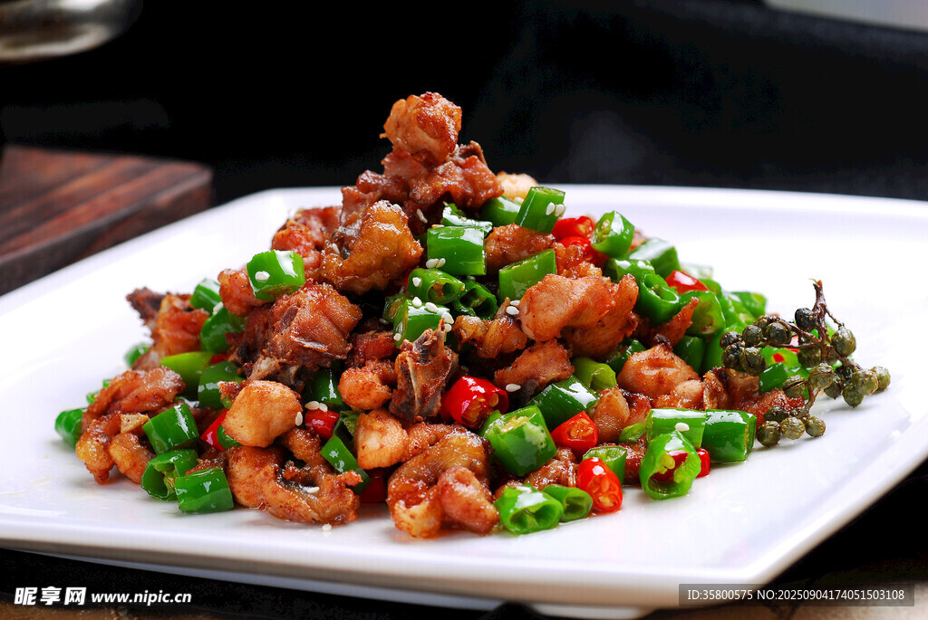 美味尖椒炒兔肉