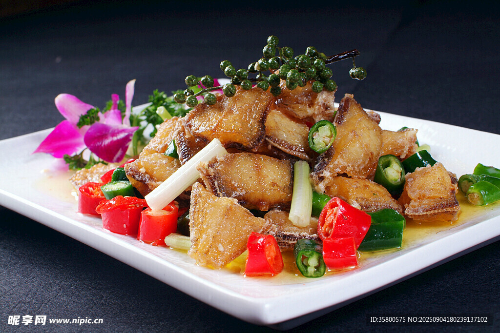 美味香煎魚塊擺盤精致