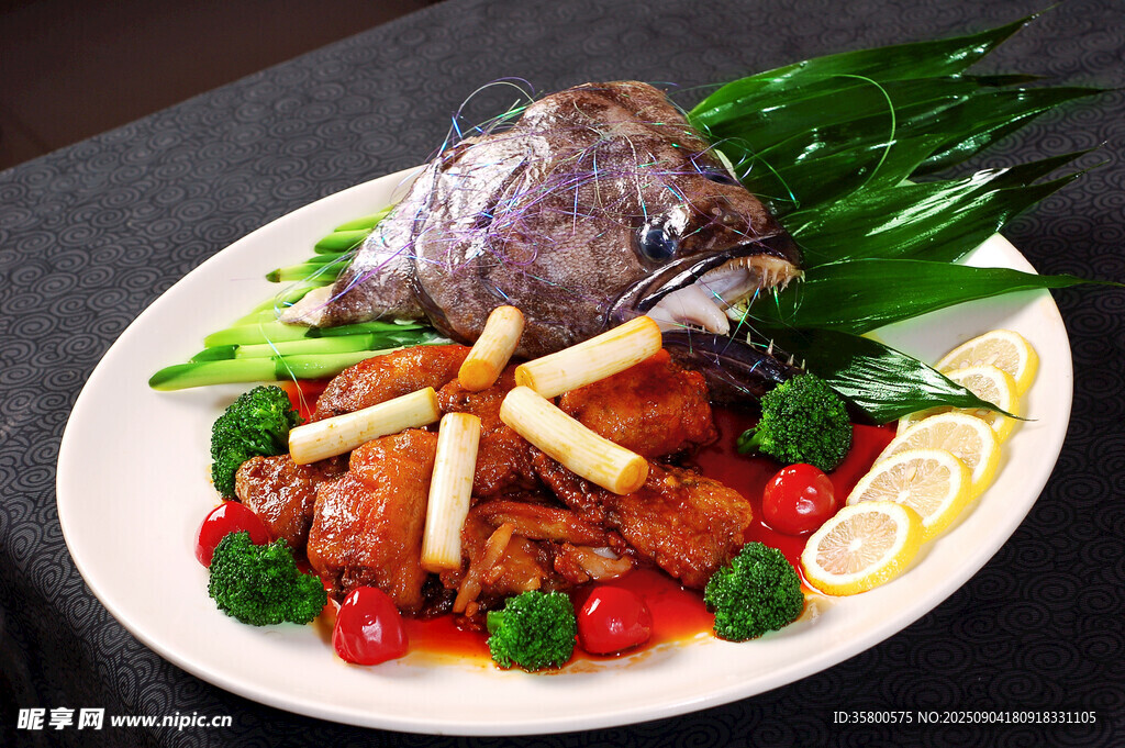 美味擺盤的特色烤魚料理