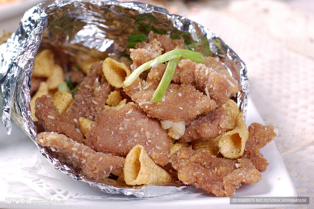 錫紙包裹的美味肉與意面
