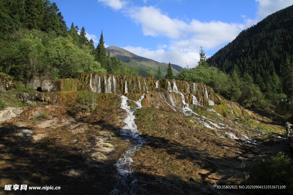 九寨溝山間瀑布溪流自然美景