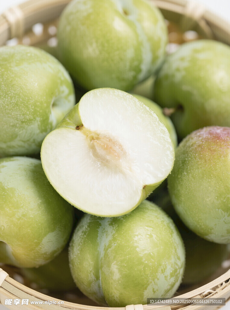 青脆李子