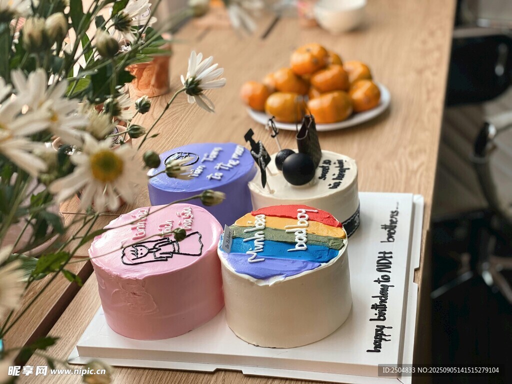 多彩蛋糕與精致甜點組合