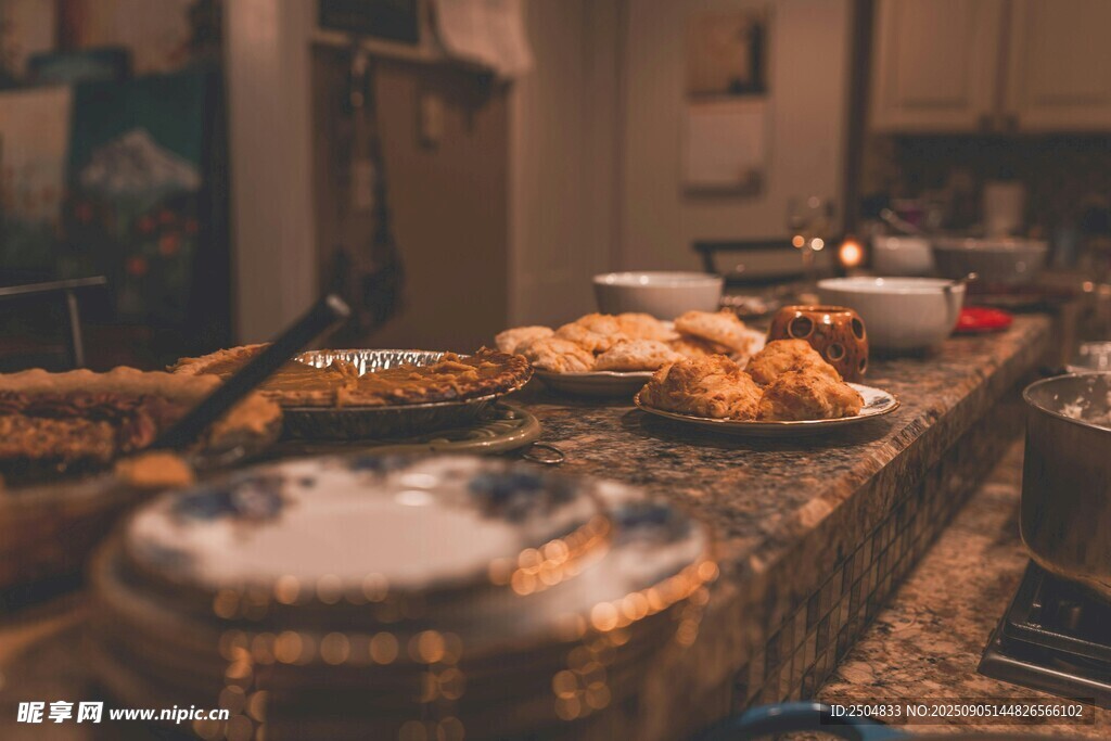 豐盛自助餐臺(tái)美食展示