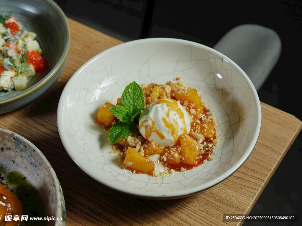 美味精致的特色碗裝料理