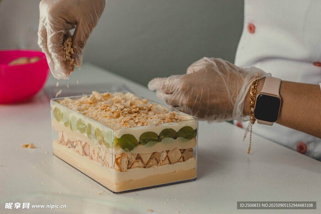 手工制作美味多層蛋糕