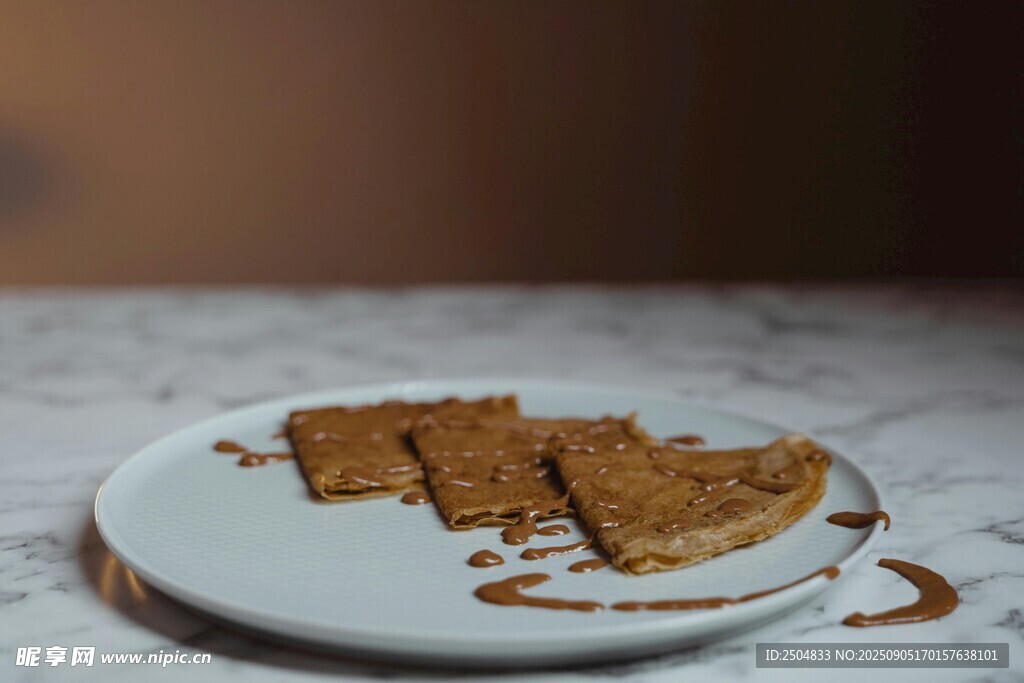 盤子里的美味糕點