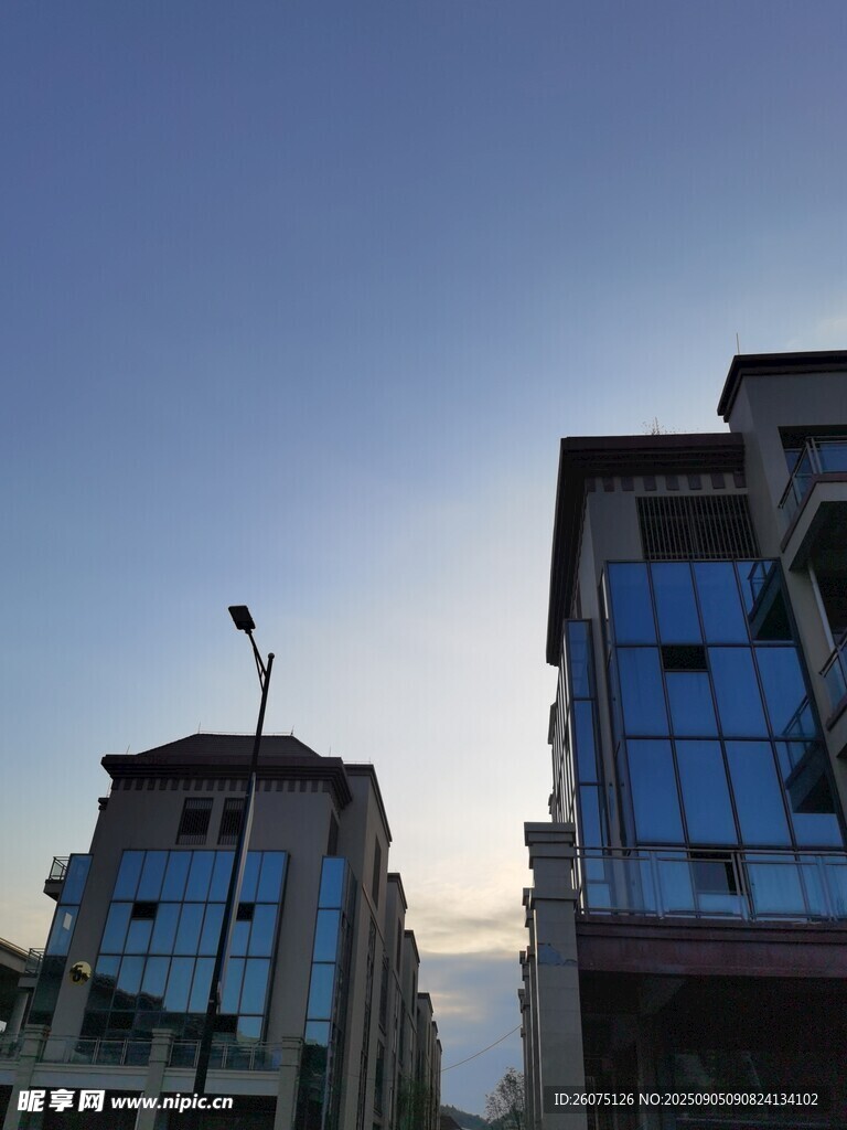 現(xiàn)代風(fēng)格高樓建筑景觀