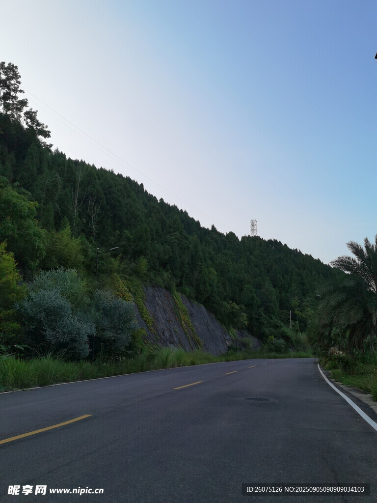 山間公路風景