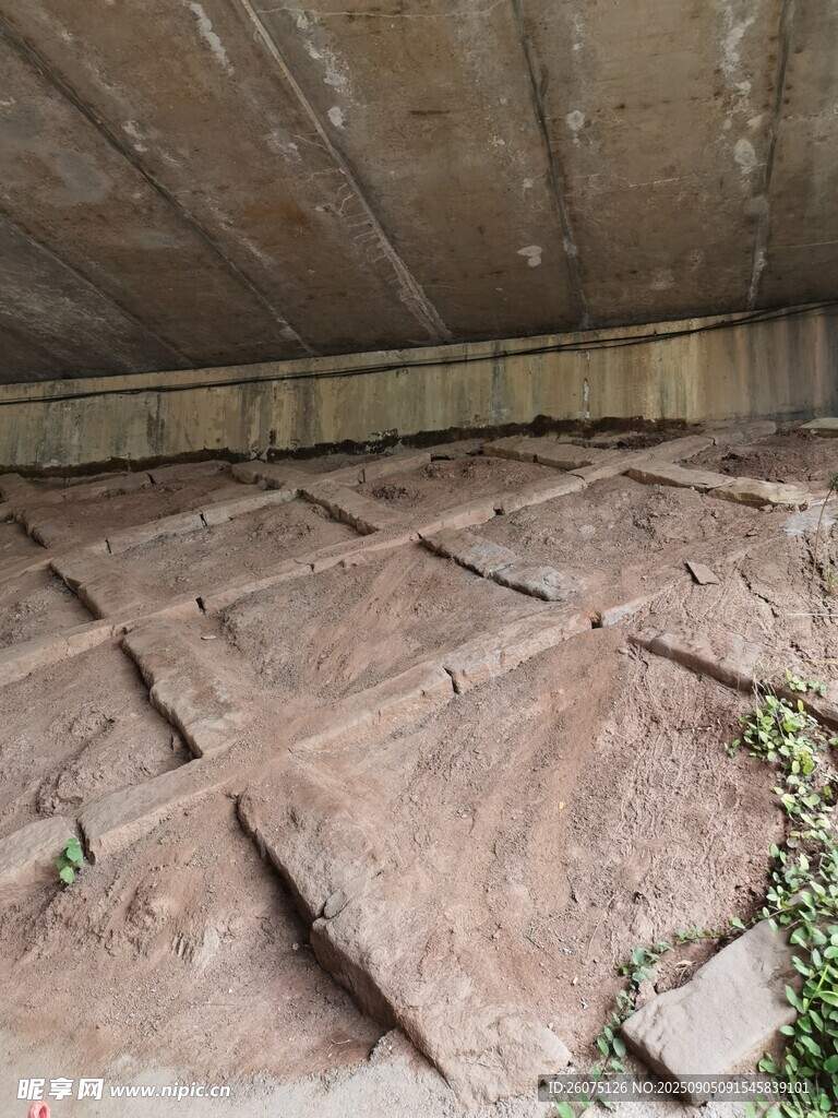 防滑土坡自然古樸景象