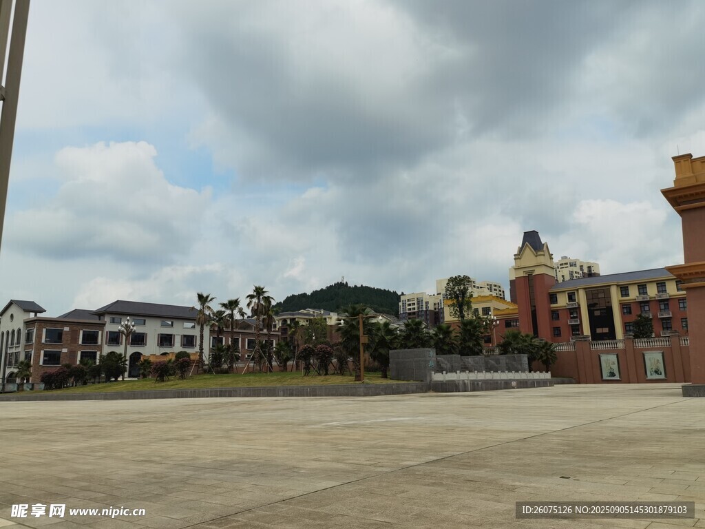廣場風光建筑與天空景致