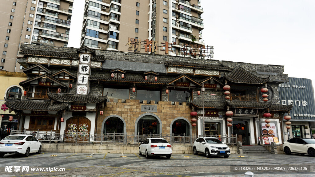 古建與現(xiàn)代建筑對(duì)比景觀