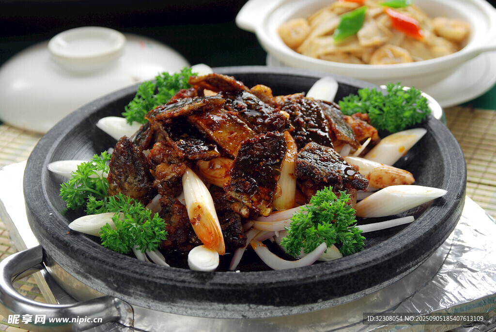 鐵板牛肉配時(shí)蔬