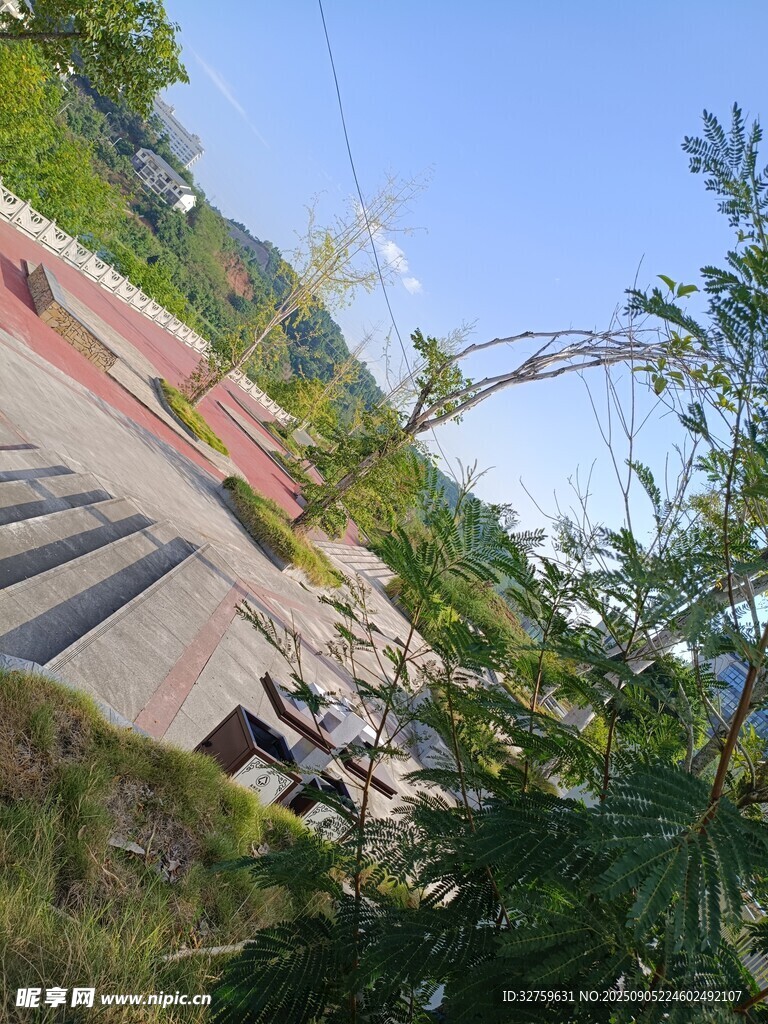 戶外自然風(fēng)景中的建筑一角