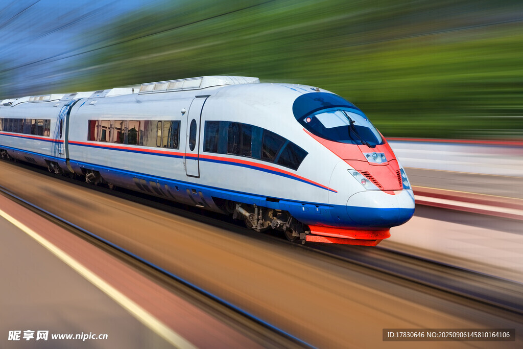 高速行駛的現(xiàn)代化列車