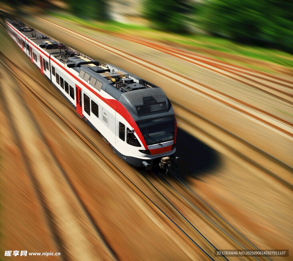 高速行駛的現(xiàn)代化列車