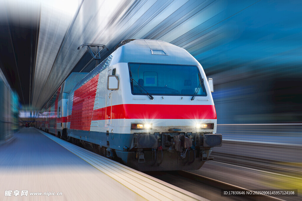 高速行駛的現(xiàn)代化列車