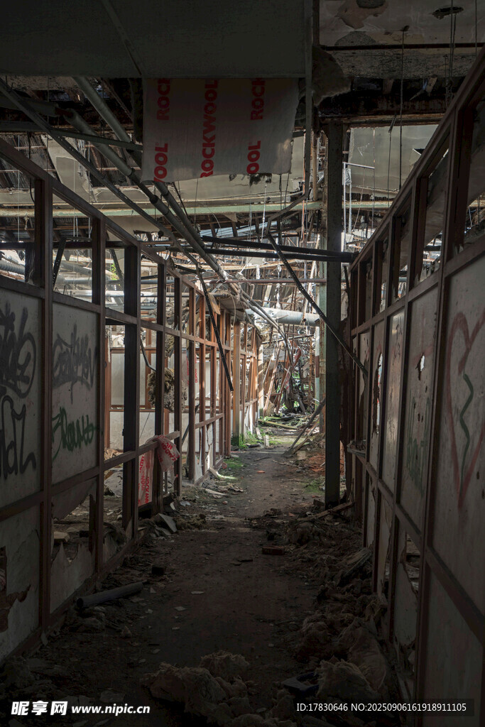 廢棄工廠內(nèi)部景象