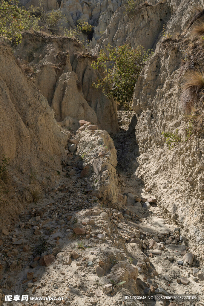 山間崎嶇溝壑地貌景觀