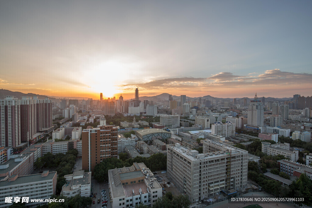 城市落日