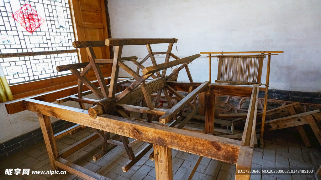 青城古鎮(zhèn)傳統(tǒng)織布機(jī)