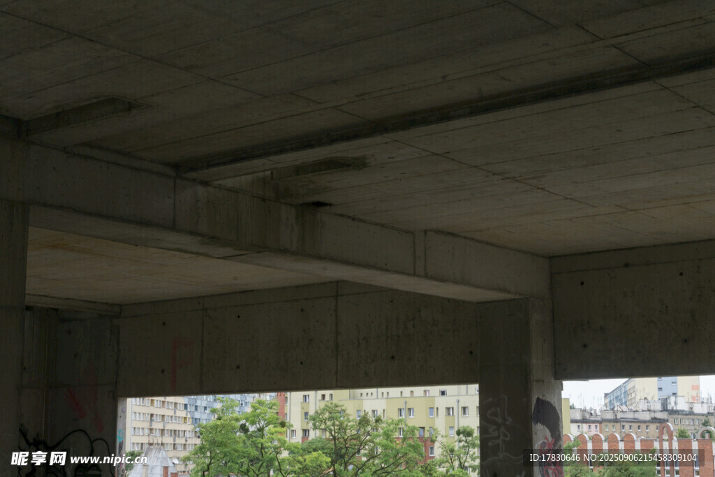 未完工建筑內(nèi)部空間