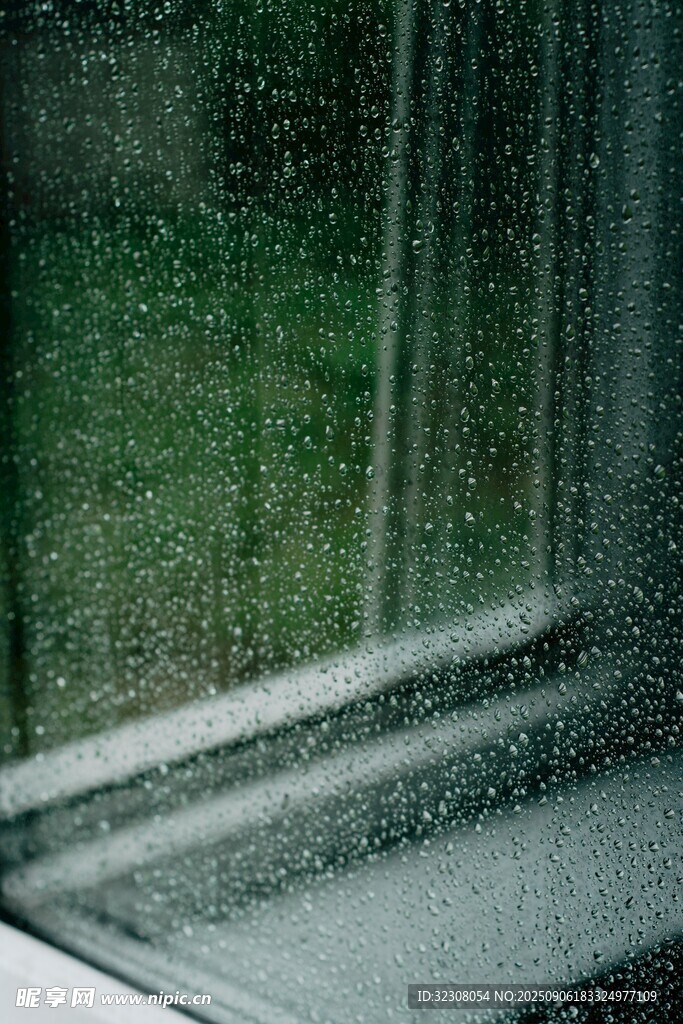 雨中窗景