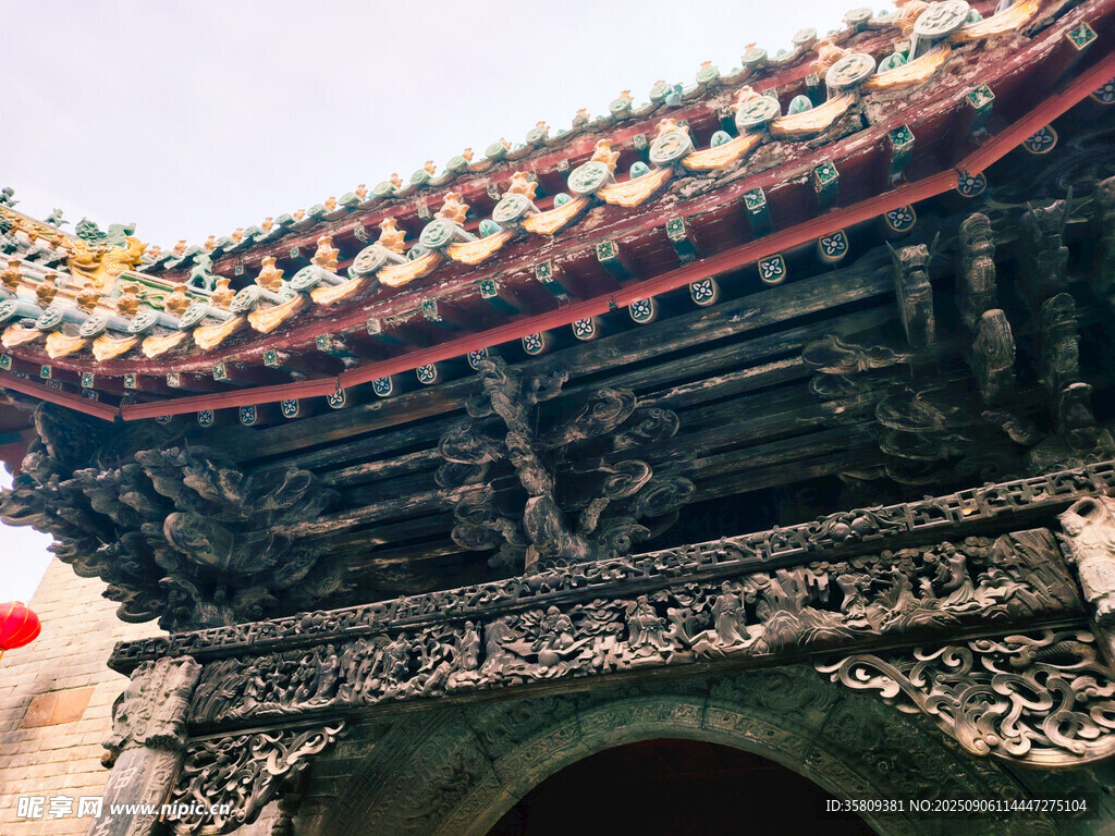 神垕古鎮(zhèn)中式古建筑屋檐精美雕刻