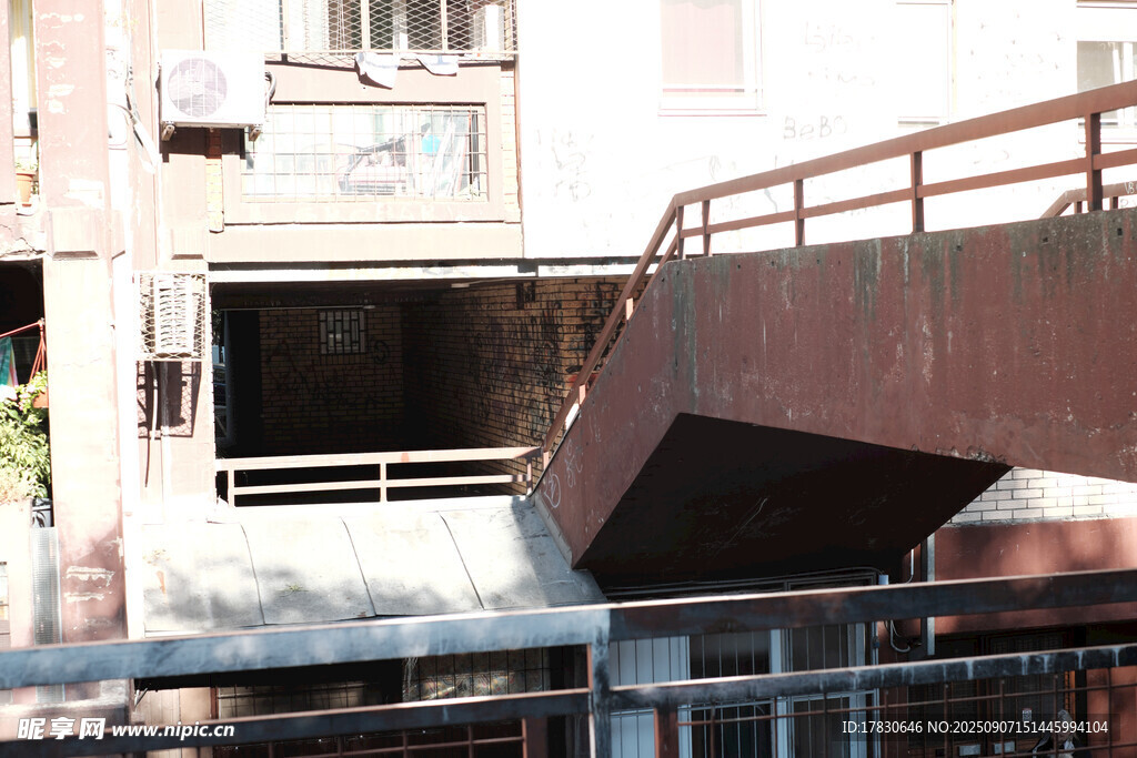 城市中的過街天橋建筑