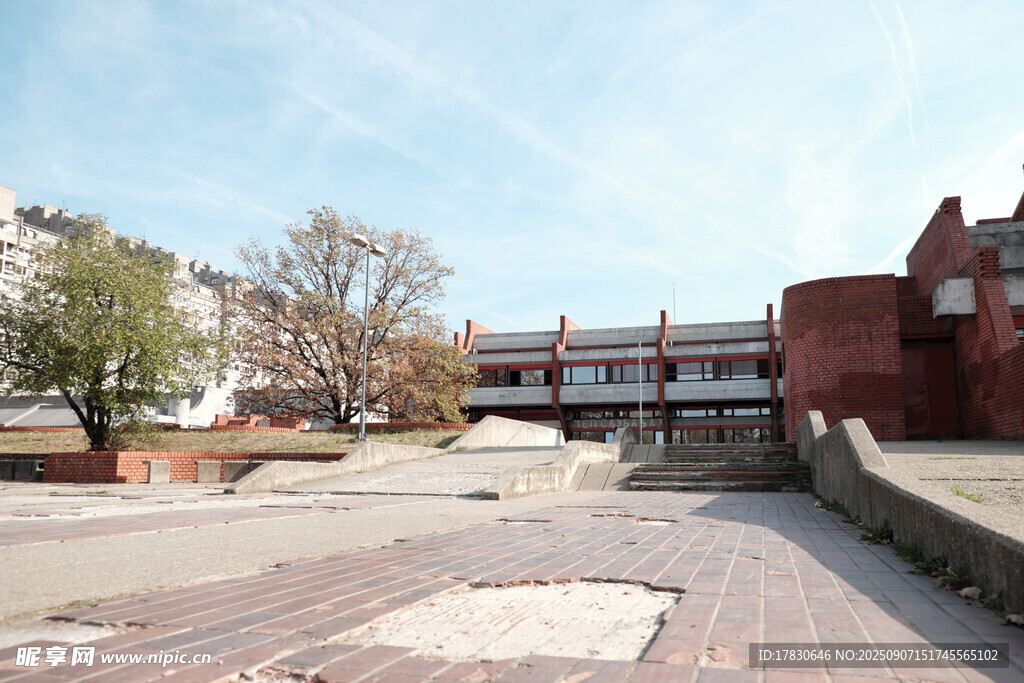 校園紅磚建筑及開闊場地