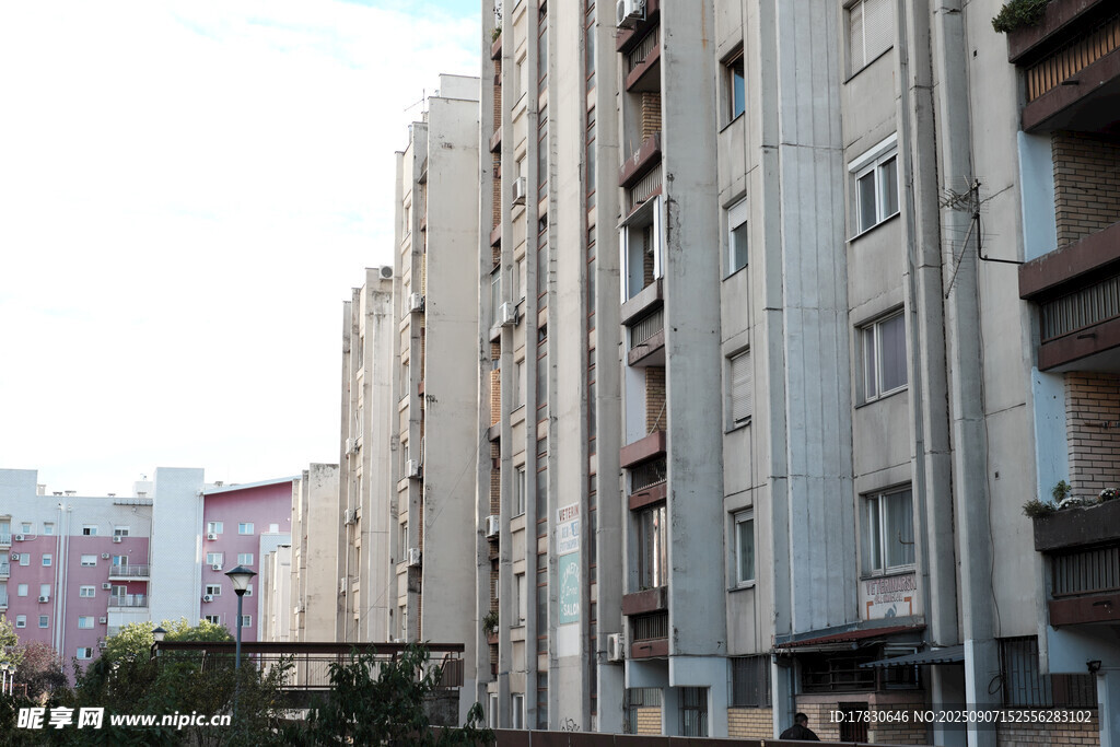 城市中的多層居民住宅樓