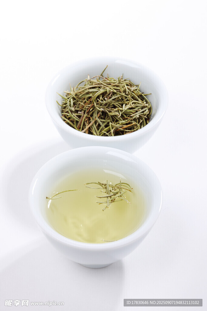綠茶茶葉與茶湯特寫