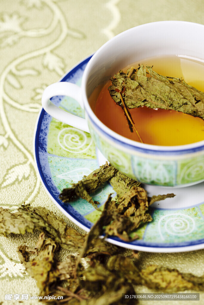 一杯清香草藥茶