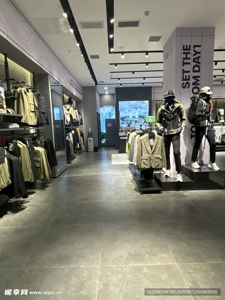 時尚服裝店內(nèi)部陳列展示